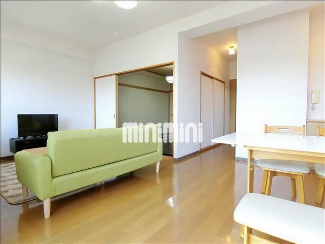 居室・リビング　家具も自由に配置できる広さです。（モデルルーム）