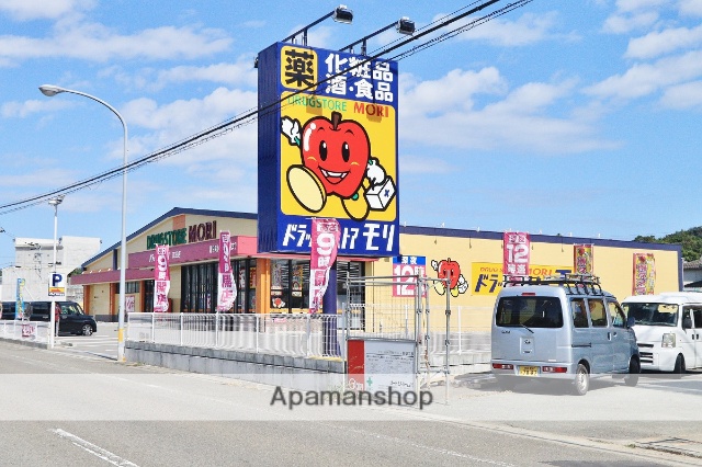 ドラックストア　ドラッグストアモリ江田店（ドラッグストア）まで979m