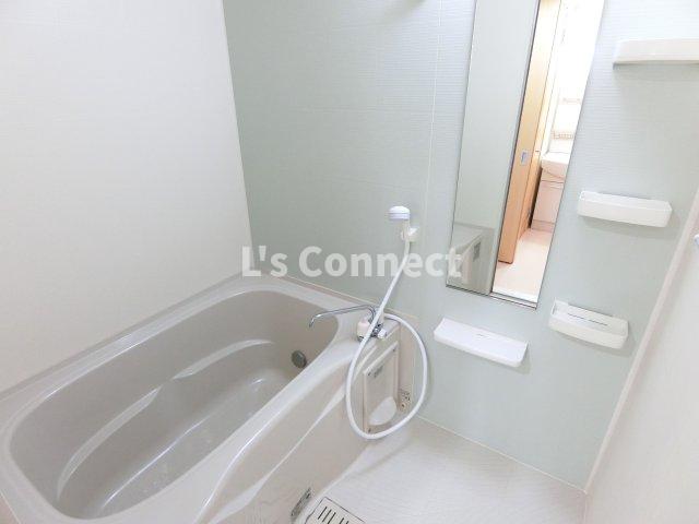 バス・シャワールーム　追焚き、浴室乾燥付きのお風呂。