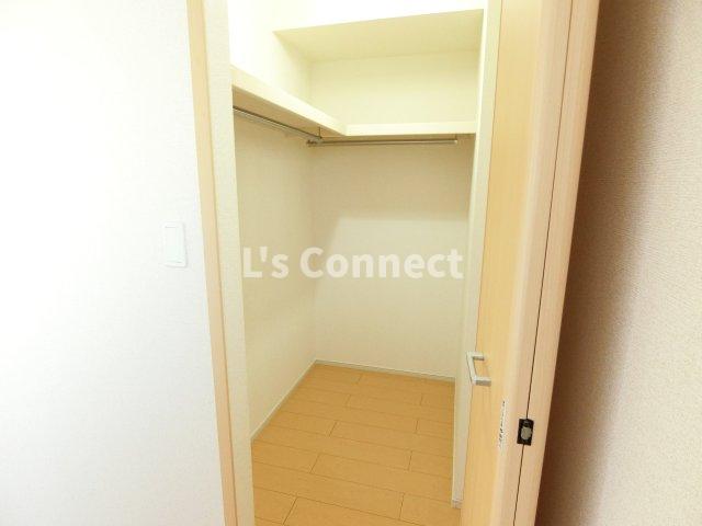 収納　ウォークインクローゼットでお荷物もすっきり収納。