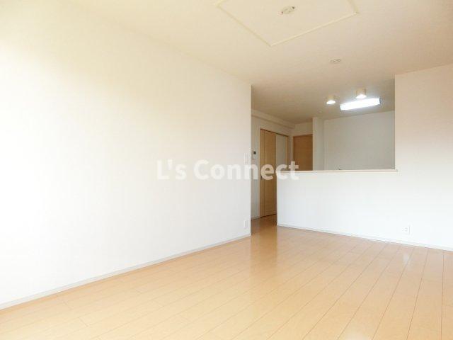 居室・リビング　１３．５帖のＬＤＫ。