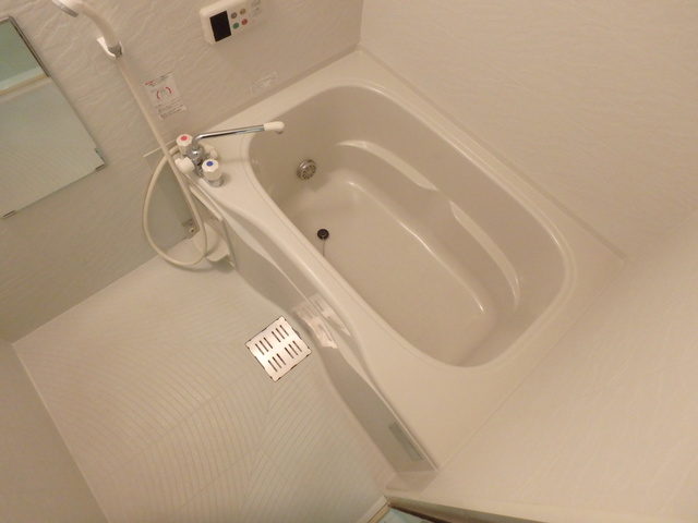 バス・シャワールーム　追い炊きも出来て寒い冬場も安心ですね。