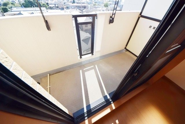 バルコニー　お問い合わせはタウンハウジングまで