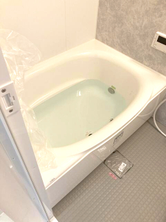 バス・シャワールーム　コンパクトで使いやすいお風呂です