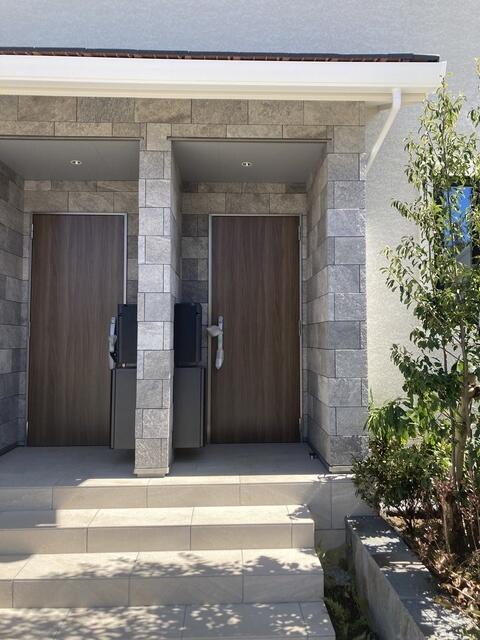 玄関　玄関の外側です