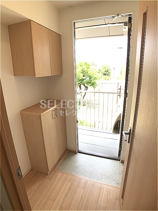 玄関　同型タイプシンプルで使いやすい玄関です