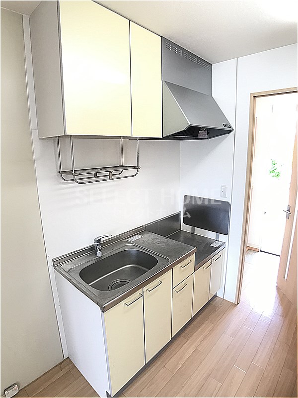 キッチン　同型タイプコンパクトなキッチンで掃除もラクラク