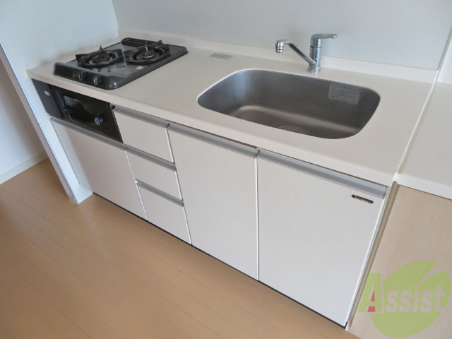 キッチン　システムキッチン。グリル付きでお魚も焼けますね。