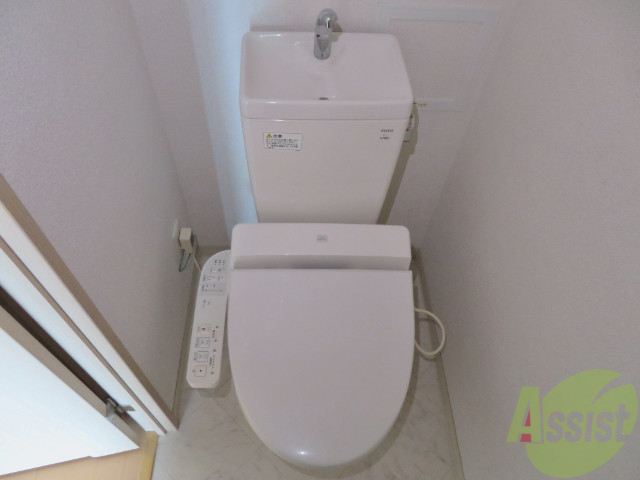 トイレ　こちらはトイレです。清潔感があり、安心して使用できます。