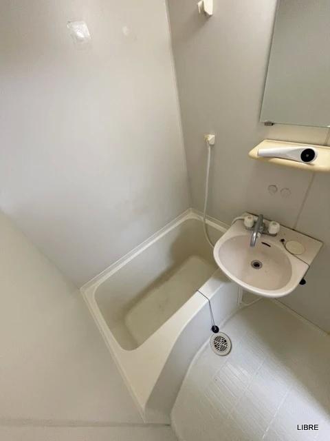 バス・シャワールーム　バス・トイレ別！