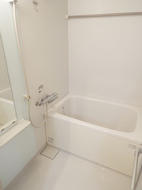 バス・シャワールーム　別室参考写真　バスタブも洗い場も広々♪