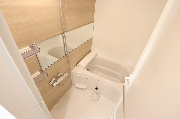 バス・シャワールーム　追い焚き給湯式浴室（浴室換気乾燥機付）