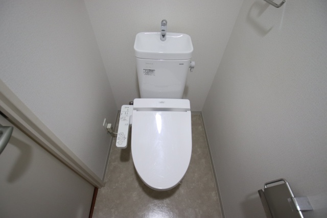 トイレ　※別室の参考写真の為、現況優先です。