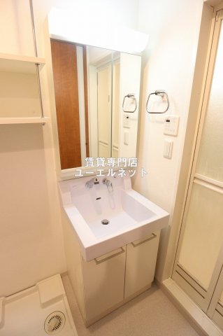 洗面設備　清潔感ある独立洗面台で毎日気持ちよく♪