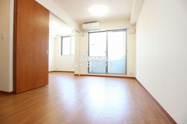 居室・リビング　ゆったりとくつろげる、落ち着きのある居室空間です