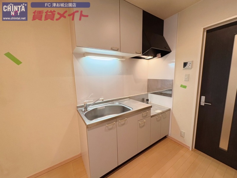キッチン　同じ物件、別部屋の写真です