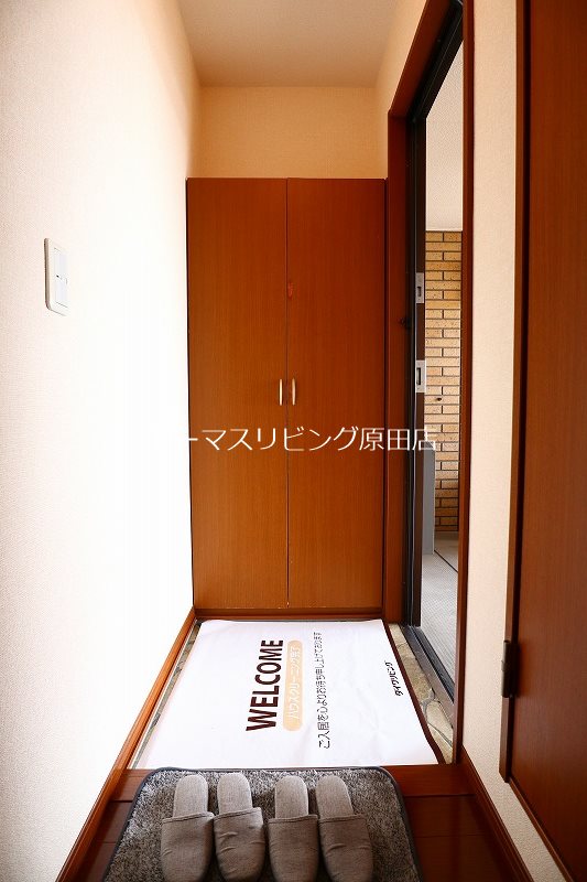 玄関　203号室写真