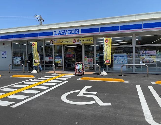 コンビニ　ローソン岡山平田店（コンビニ）まで592m