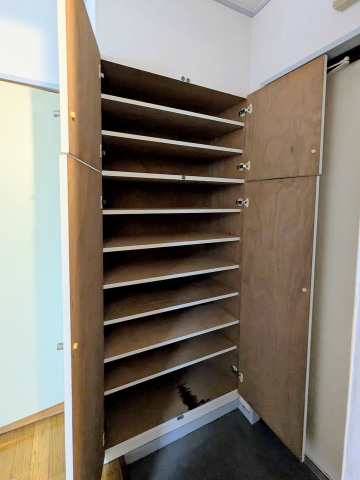 玄関　シューズボックス付き
