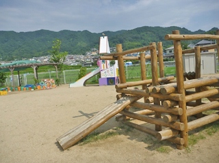 幼稚園・保育園　マリア高安保育園（幼稚園・保育園）まで1229m