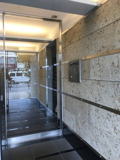 エントランス　清潔なエントランスです