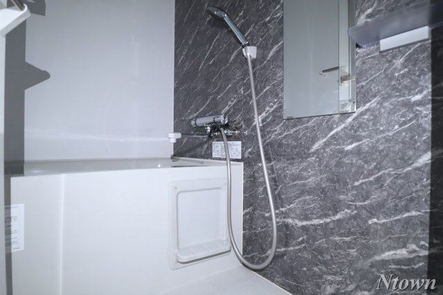 バス・シャワールーム　コンパクトで使いやすいお風呂です