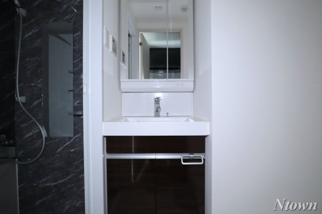 洗面設備　使いやすい独立洗面台です