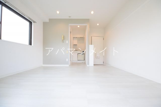 その他部屋・スペース　落ち着いた色調の寝室です