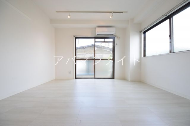 居室・リビング　角部屋！