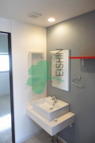 洗面設備　シンプルで使いやすい洗面台です！