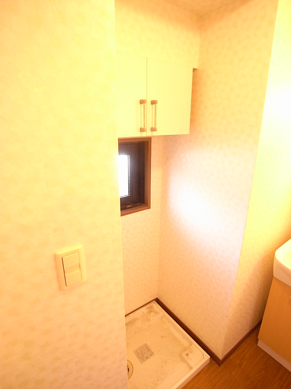 その他設備　脱衣所に窓あり！