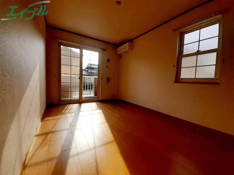 居室・リビング　反転タイプ参考写真