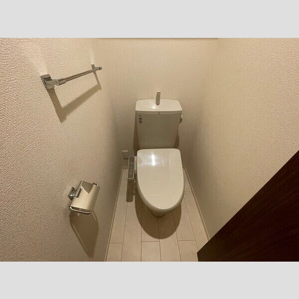 トイレ　温水洗浄暖房便座