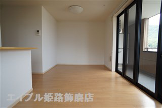 居室・リビング　写真は反転のお部屋です