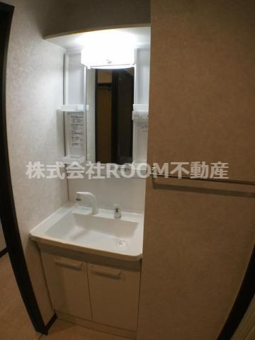 洗面設備　独立洗面台あり、毎朝おしゃれに忙しい女性の方におすすめです