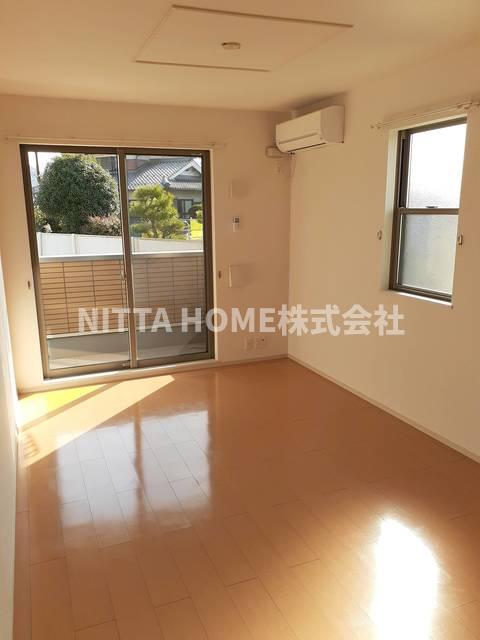 居室・リビング　広々リビングは12.8帖！！