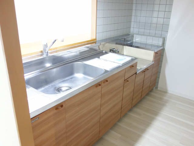 キッチン　料理スペースが多く使い勝手が良いです