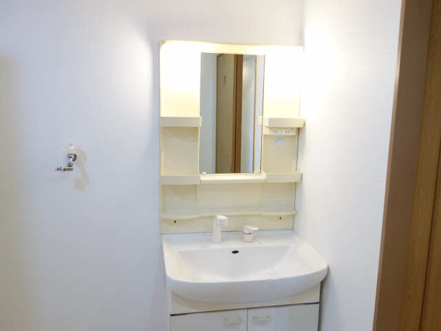 洗面設備　便利な洗髪型のシャンプードレッサーです