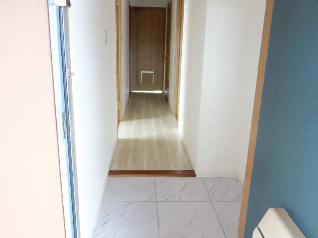 玄関　土間も新しくリニューアルされてます