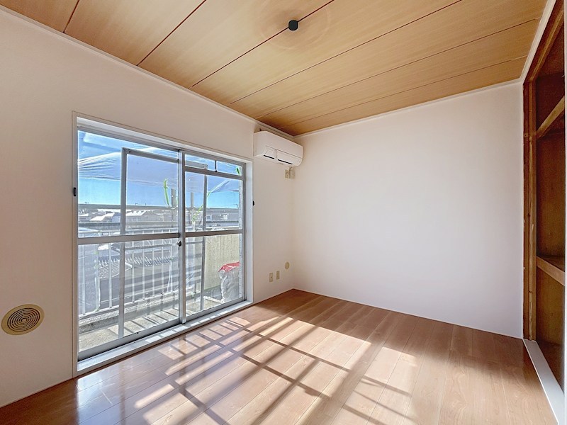 居室・リビング　※別部屋の写真です