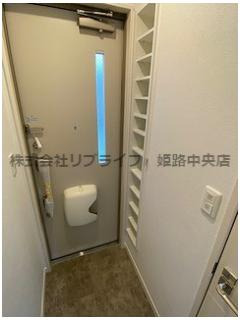玄関　玄関収納もあります。
