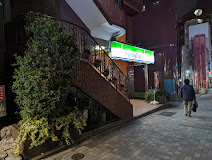 コンビニ　ファミリーマート 要町駅前店（コンビニ）まで123m