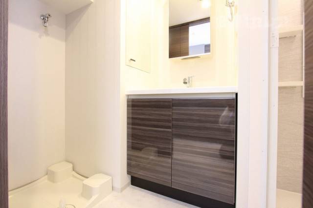 洗面設備　脱衣所兼の洗面所です