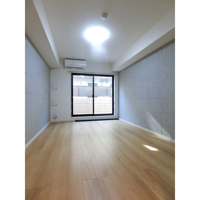 居室・リビング　クリーニング前の写真です。