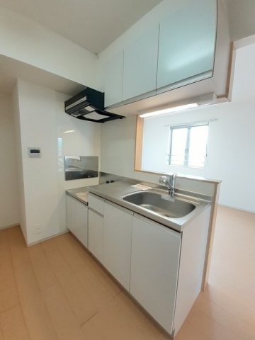 キッチン　コンパクトなキッチンで掃除もラクラク