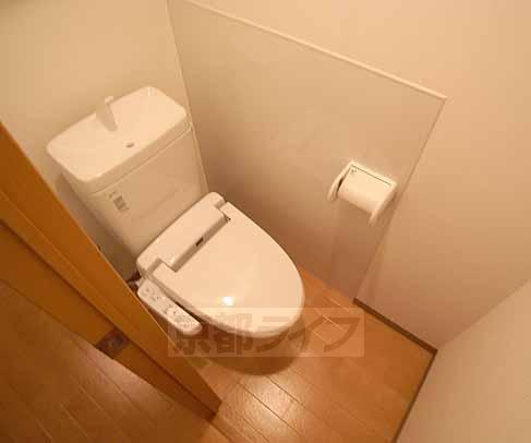 トイレ　ウォシュレット付き