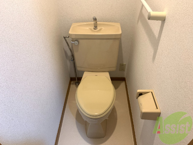 トイレ　こちらトイレです。バストイレ別なのは嬉しいところ。