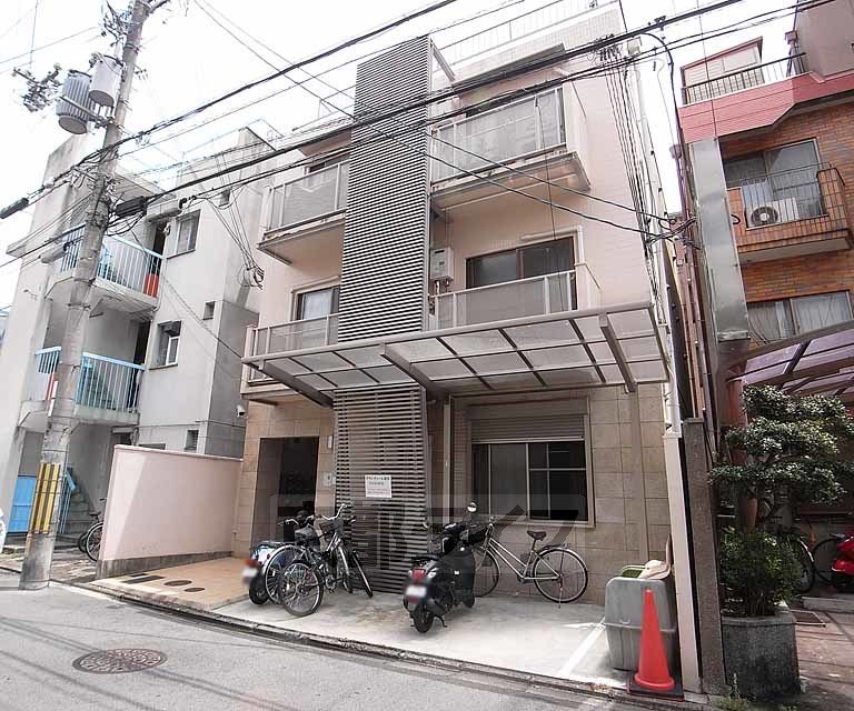 建物外観　地下鉄、ＪＲ、京阪全てが使える立地です。