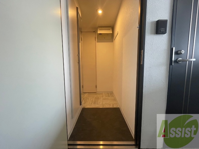 玄関　玄関の様子です。明るい印象ですね。気分もあがりそう。