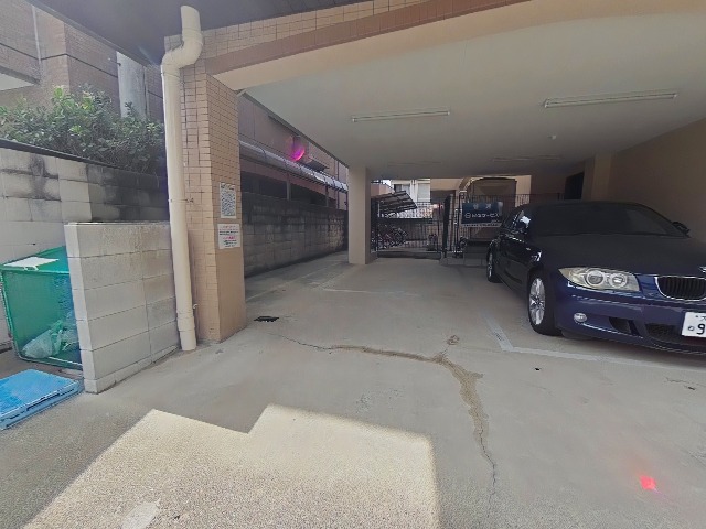 駐車場　1台空き有（月額税込13 200円）